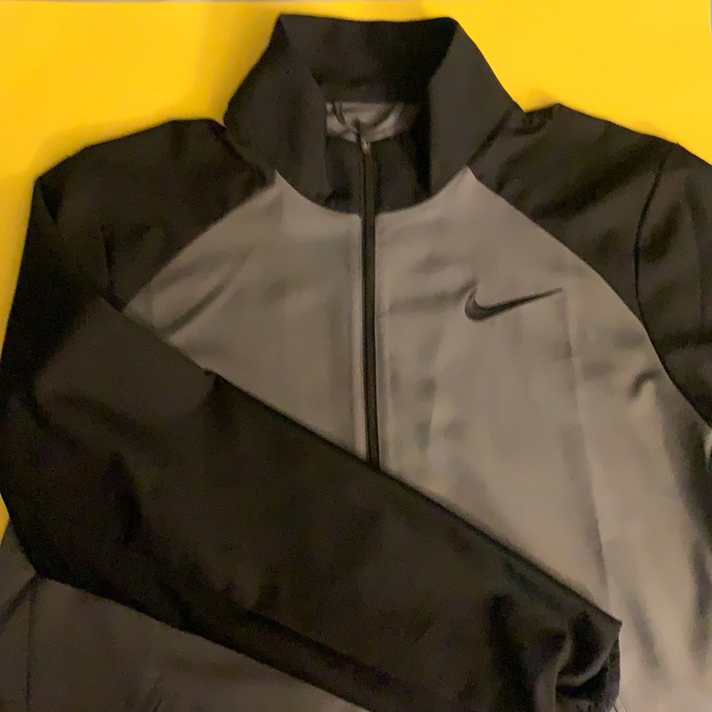 THIN NIKE WINDBREAKER ZIP UP